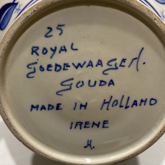 ROYAL GOEDEWAAGEN (Gouda Pottery) Blue Hand Painted Fluted Vase - Picture 6 of 6